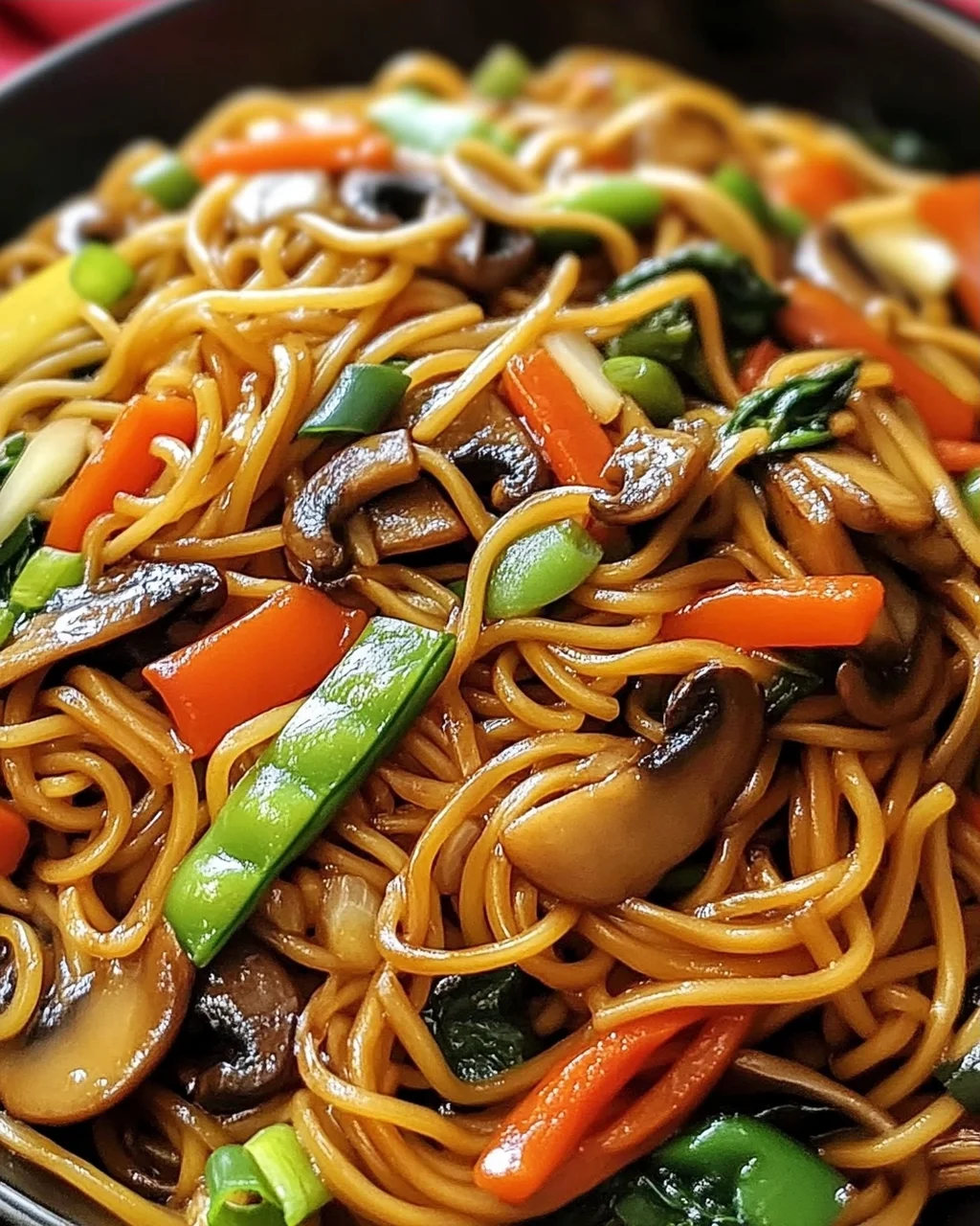 Beladene Gemüsenudeln Lo Mein für jeden Tag