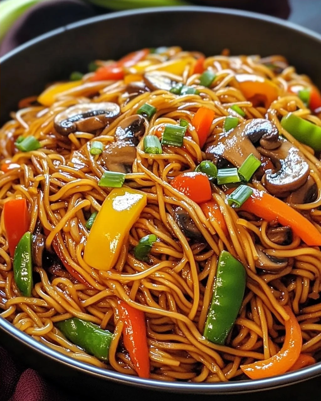 Beladene Gemüsenudeln Lo Mein für jeden Tag